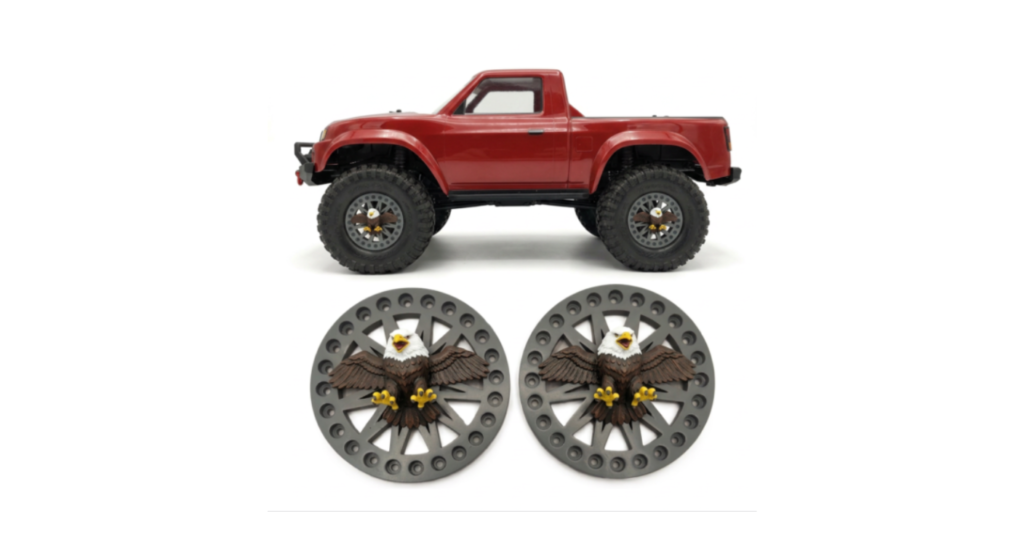 Anillo decorativo beadlock montado en la rueda de un crawler RC mostrando el detalle del diseño en primer plano